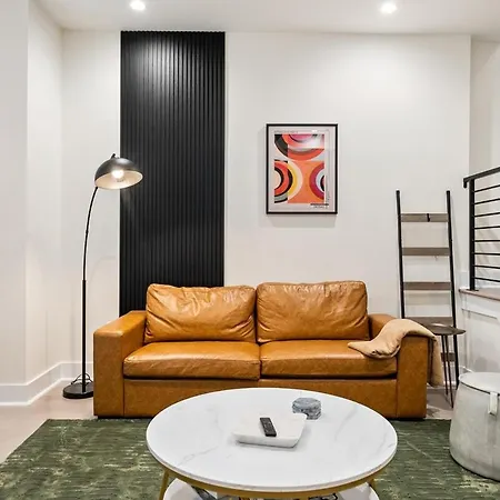 Modern Dc Home - 3 Bedroom With Parking